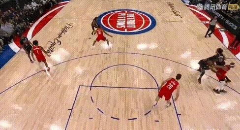 拖后腿——申京被斯图尔特打爆了，你敢信？图1-3：斯图尔特（4中3砍7分）、杜