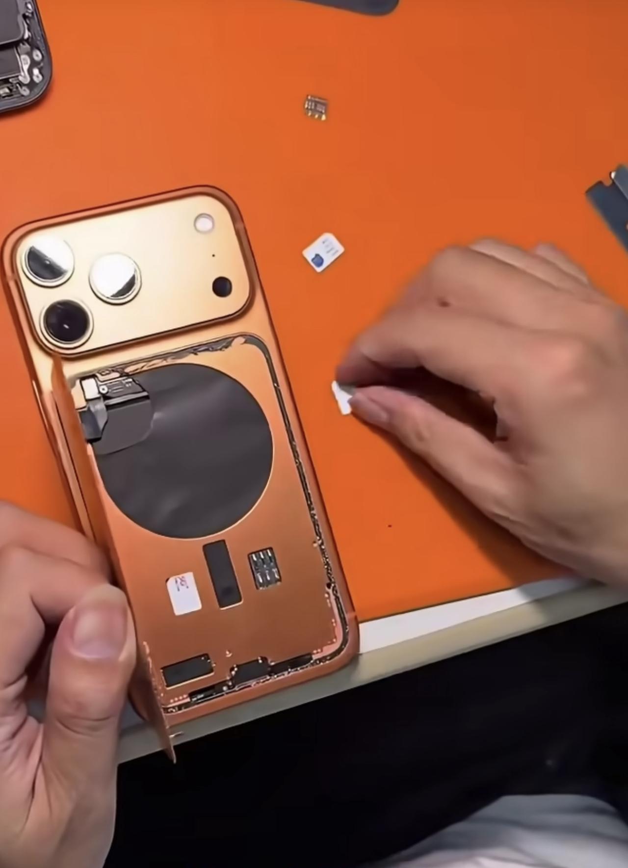 华强北真特么人才啊，原本eSIM版本的iPhone17ProMax，硬是改成