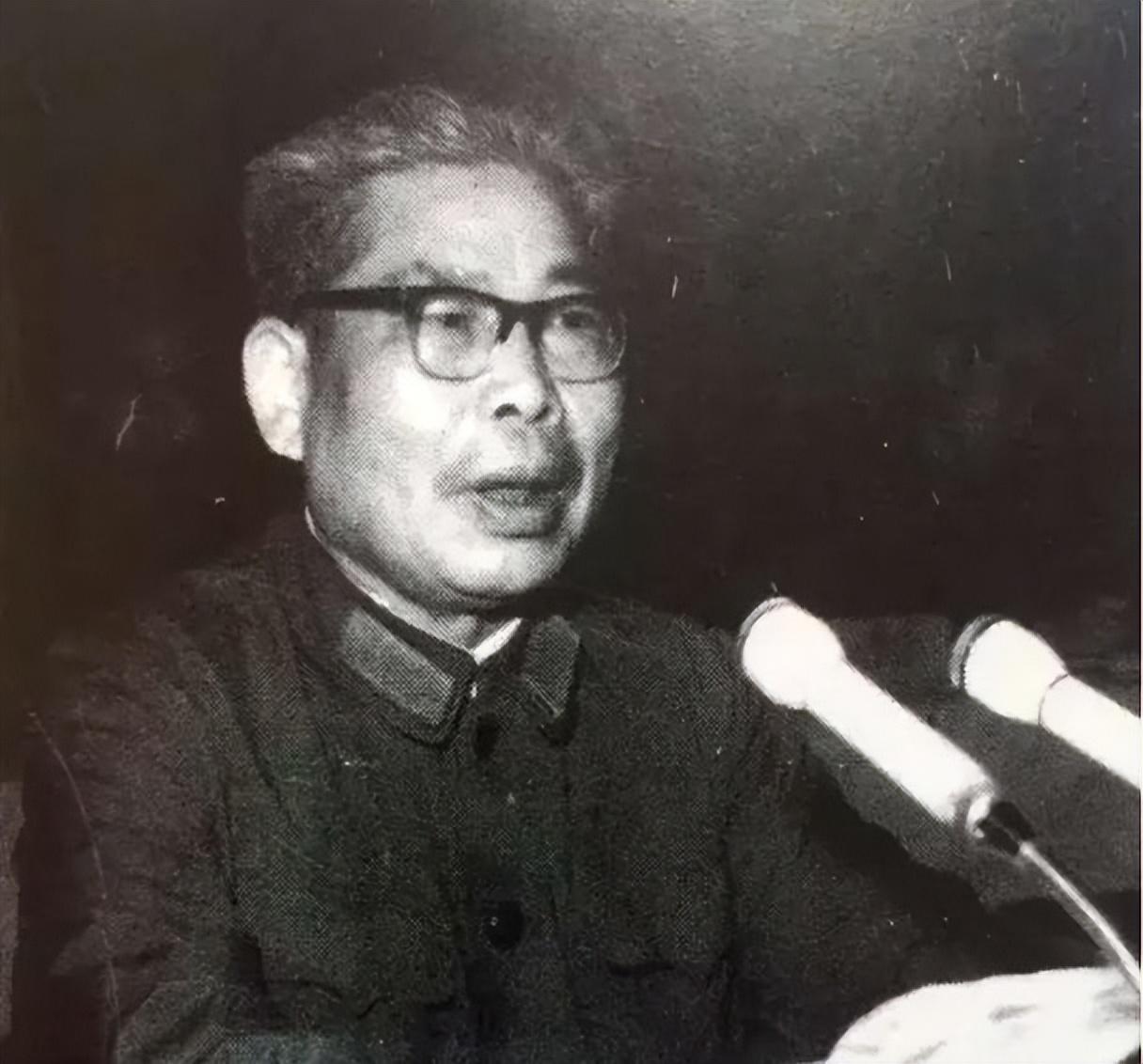1982年，2万基建工程兵安置成问题，司令李人林急得焦头烂额，他迫切希望深圳能接