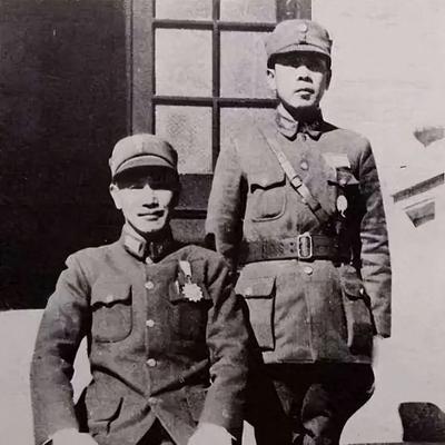 1957年，黄百韬的儿子黄效先，枪杀和他关系暧昧的男性朋友，被判处死刑。黄百韬的