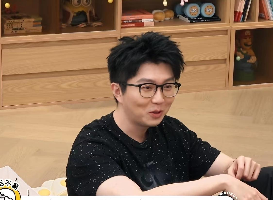 毛不易：“我好几次和朋友出去唱歌，他们都把我的酒换成了饮料，或者往我酒里兑水，他