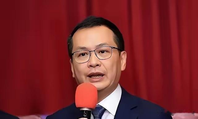 台湾的国民党人罗志强叫嚣，让大陆退回到中线以西、郑丽文也叫嚣要用武力保护台湾。
