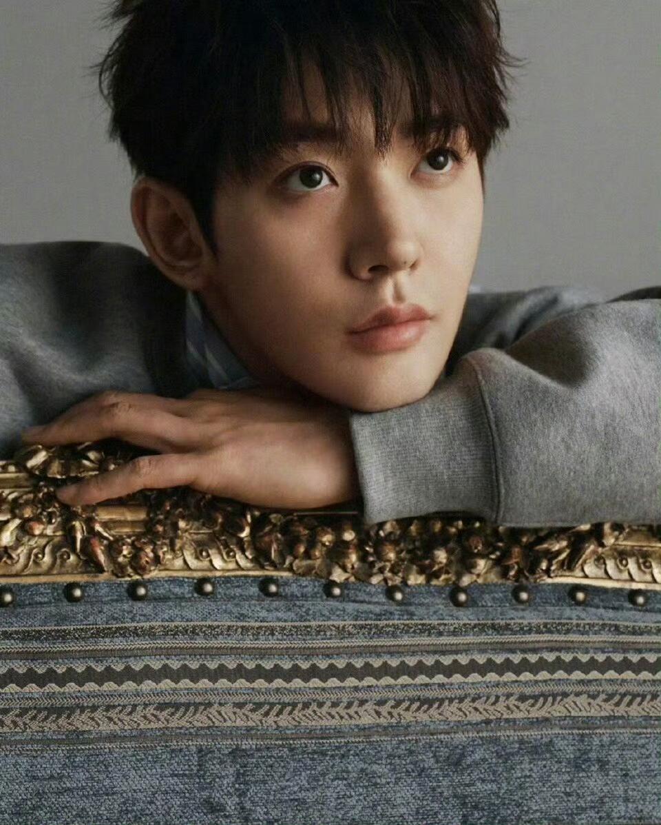 怎么感觉邓为越来越门嫩了呢，最近的物料都状态真的拉满了。