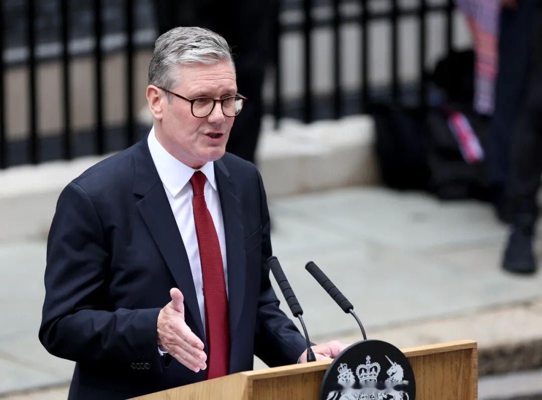 英国首相斯塔默访华前必须把中国驻英大使馆新址这个问题给解决了才能顺利成行。为