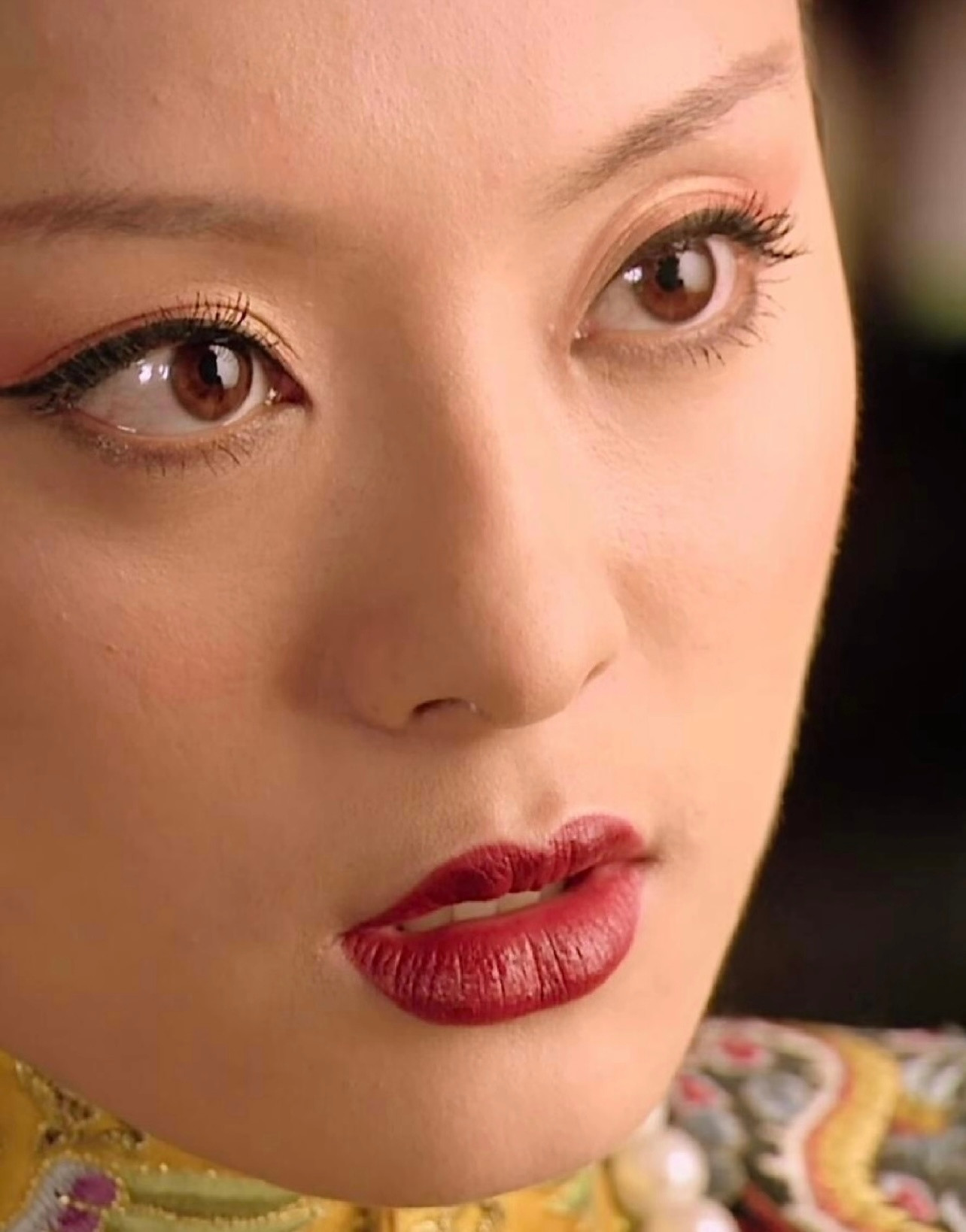 甄嬛传这是真不开滤镜啊，连睫毛膏打结都看得一清二楚。。