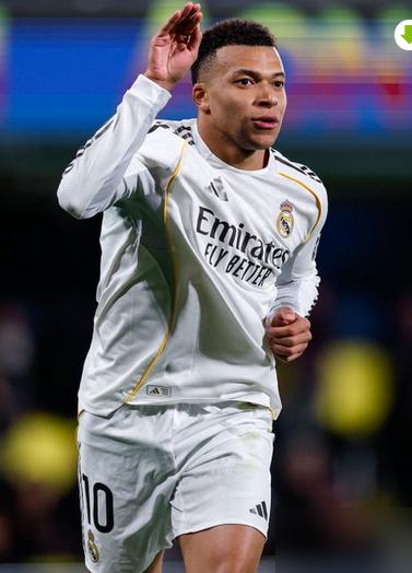 姆巴佩砸着护膝吼要上场！阿韦罗亚攥着3-0的比分死摁住他！左膝伤拖了仨月，歇