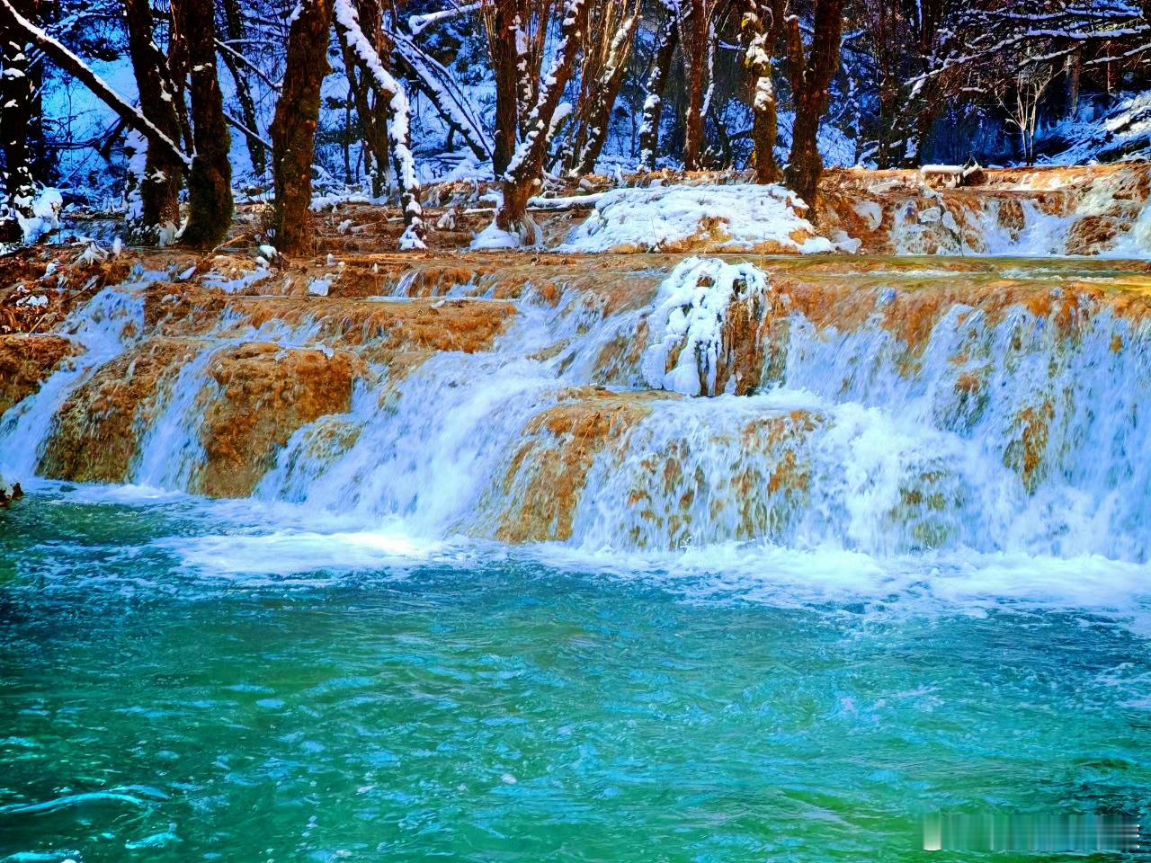 此时想去四川的心达到了巅峰怎么说呢，四川游玩的的地方还是挺多的，比如川西什么的风