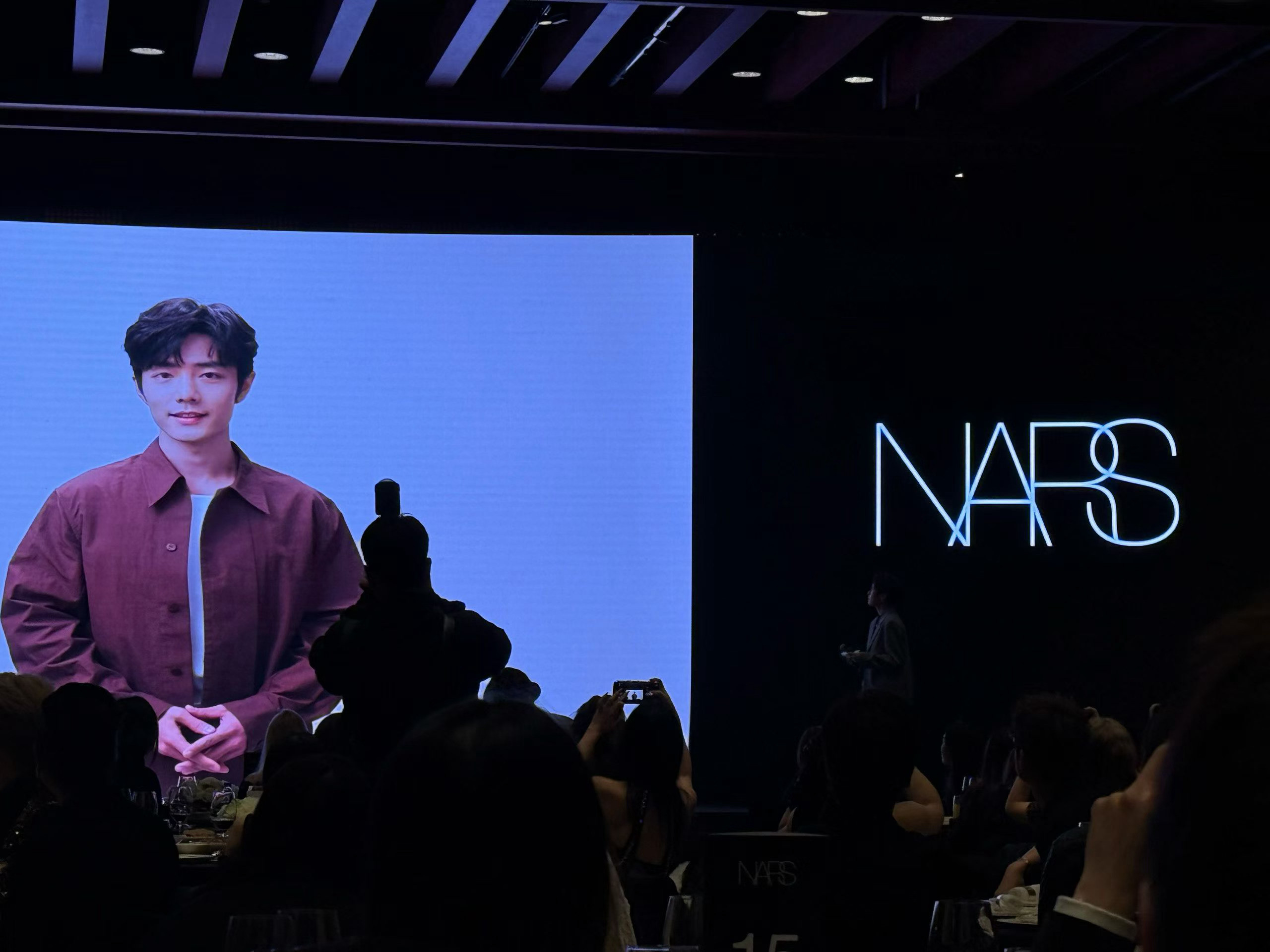 在朋友圈捉到一个肖战