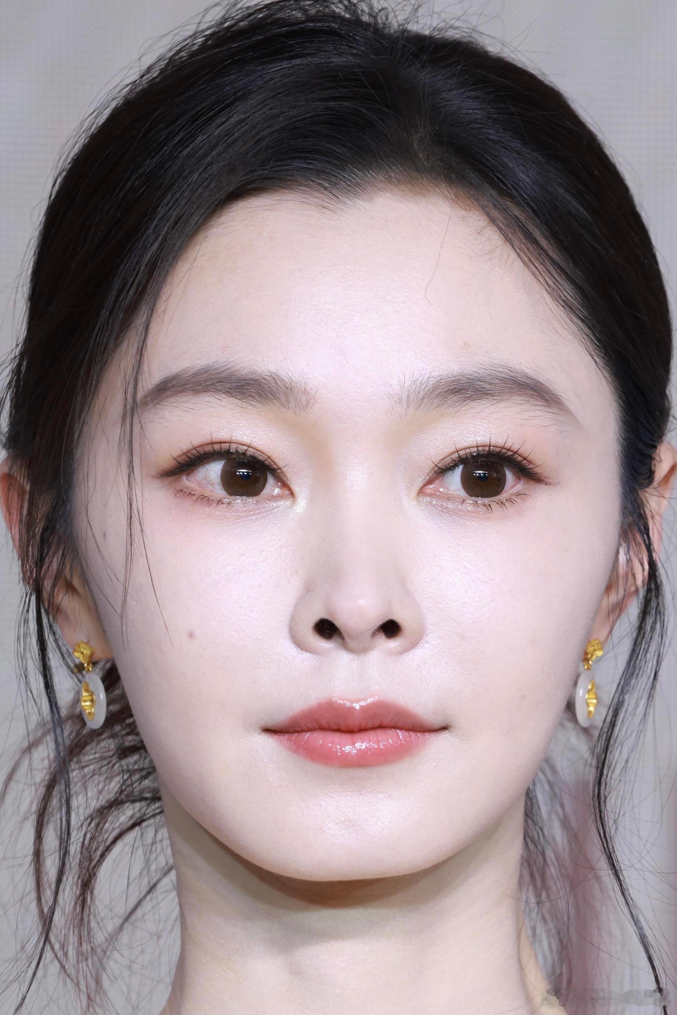 宋轶怼脸直拍生图颜值依旧抗打