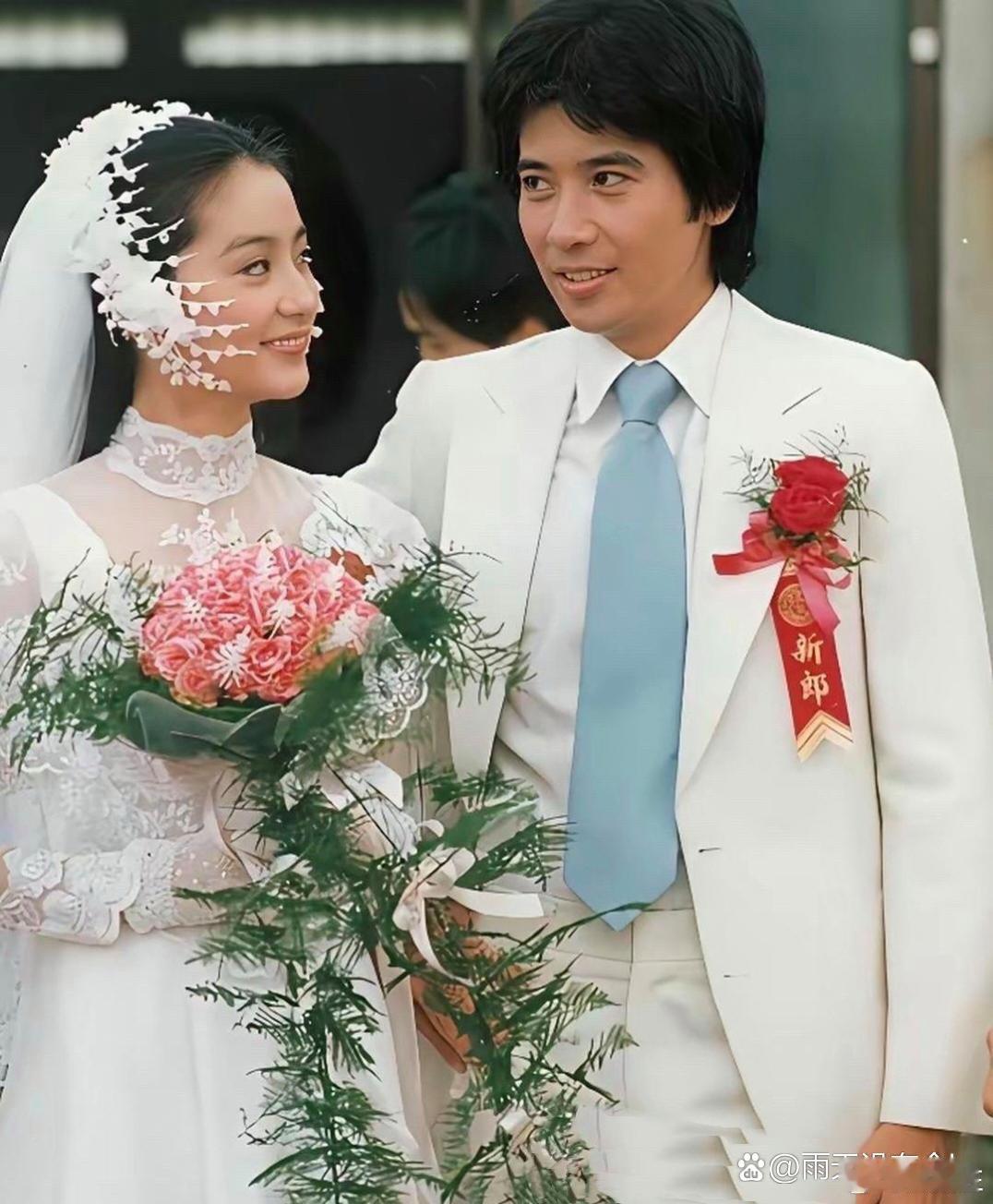 林青霞40岁那年穿的婚纱，当年被全网吐槽又土又壮，结果那是香奈儿设计师老佛爷求着