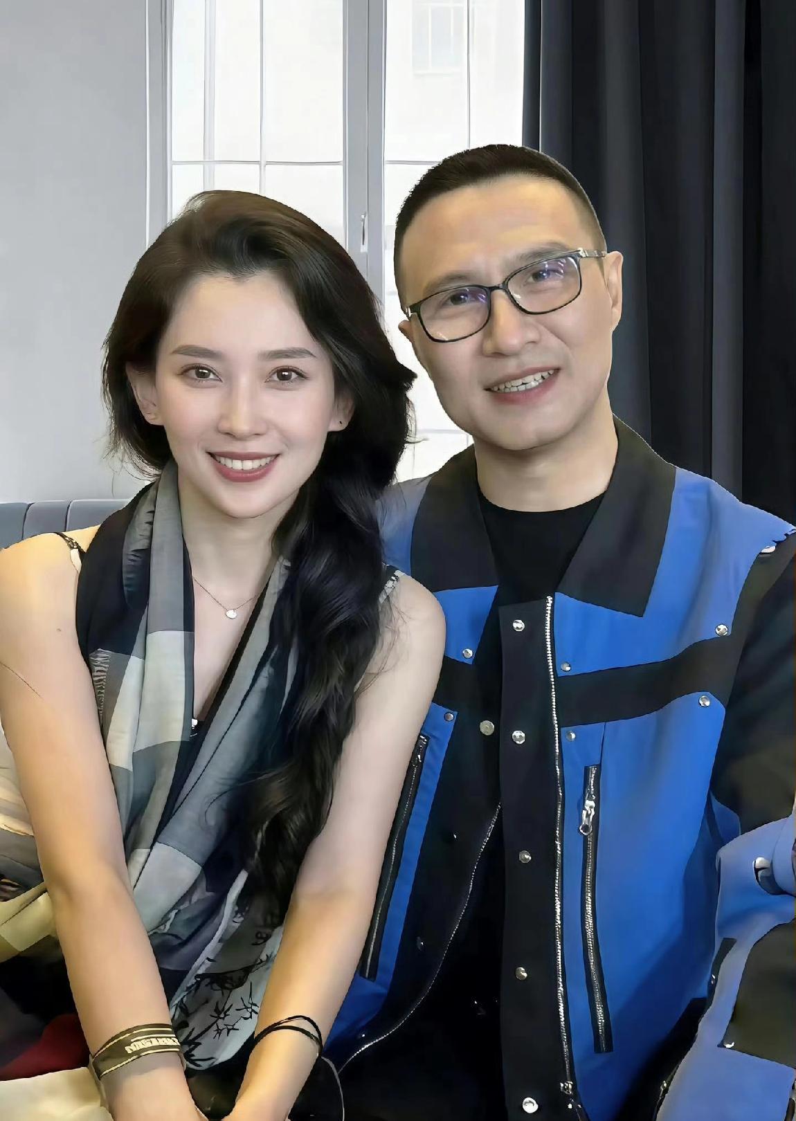 汪峰和女友森林北现在足足有六个孩子要养呀。森林北和前夫的两个孩子，离婚后归她