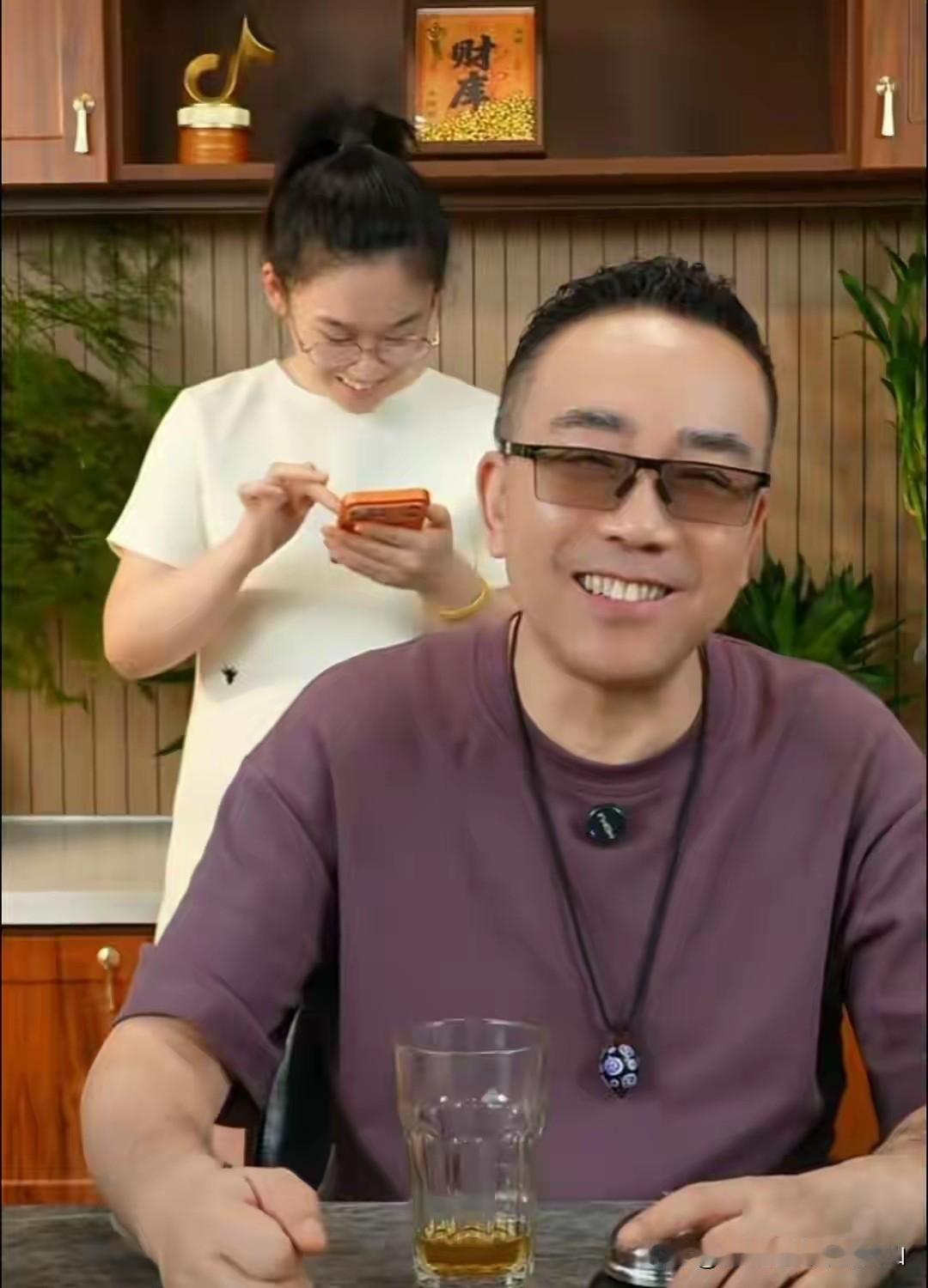 别被表面骗了！郭德纲与杨议闹僵，根本不是最近这场风波造成的！很多人都以为，郭德