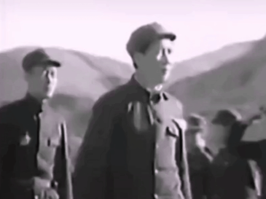 有那个瞬间让你相信国运现在想想，咱们新中国能挺过来，真像走了趟刀山火海。回头