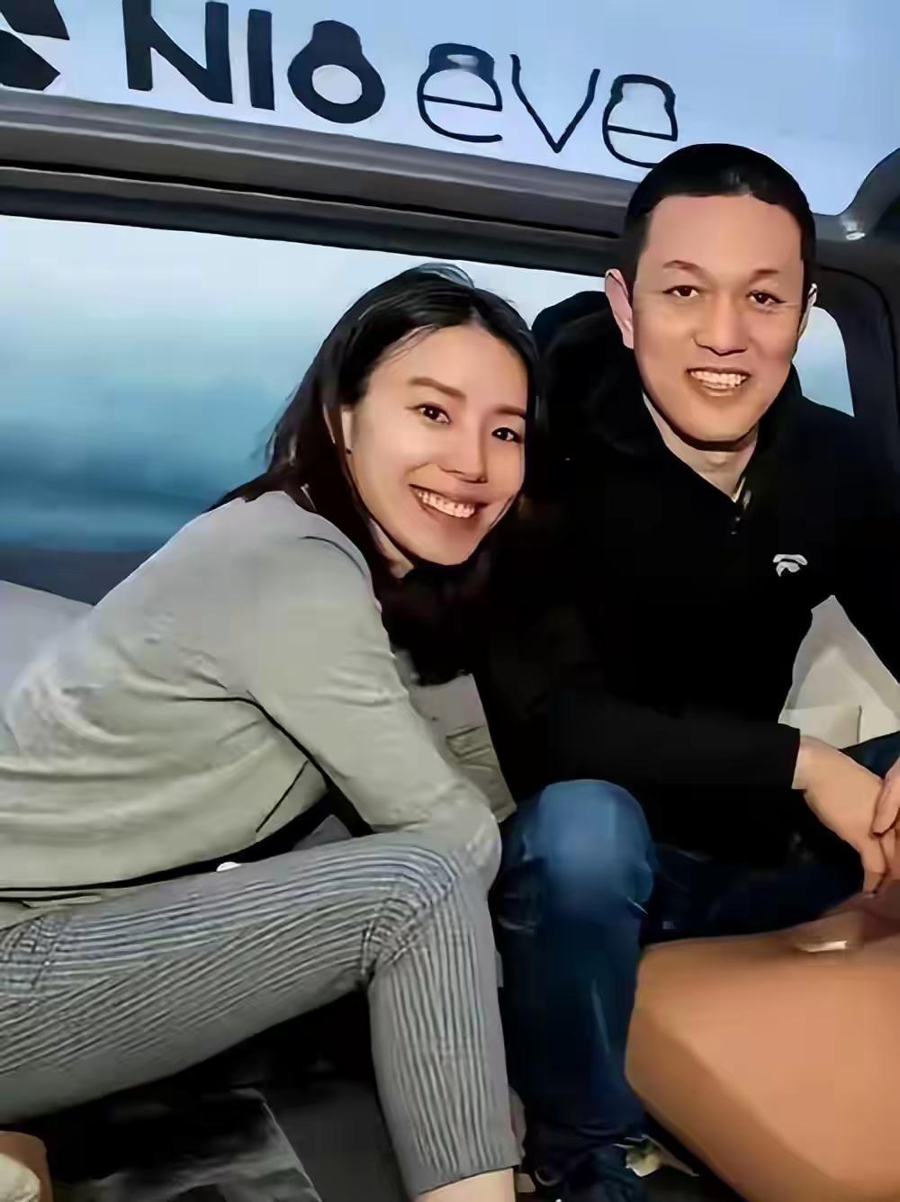 王奕芝被称为“蔚来老板娘”，她曾在央视深耕7年，是优秀的主持人。2012年她与李