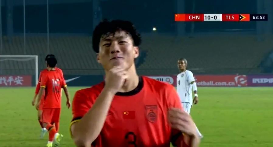 买个外卖就算违纪，中国国少队球员谢晋就被按在替补席，两场比赛没有上场，日籍主教练