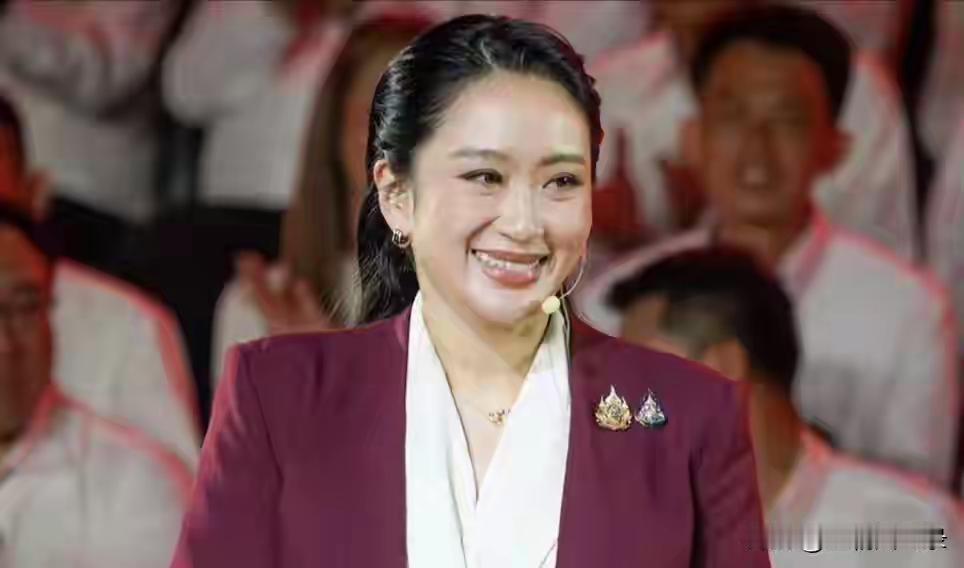 佩通坦终于迎来了大选这一天。已经低调沉寂了大半年的她，能不能带着为泰党打个漂亮的