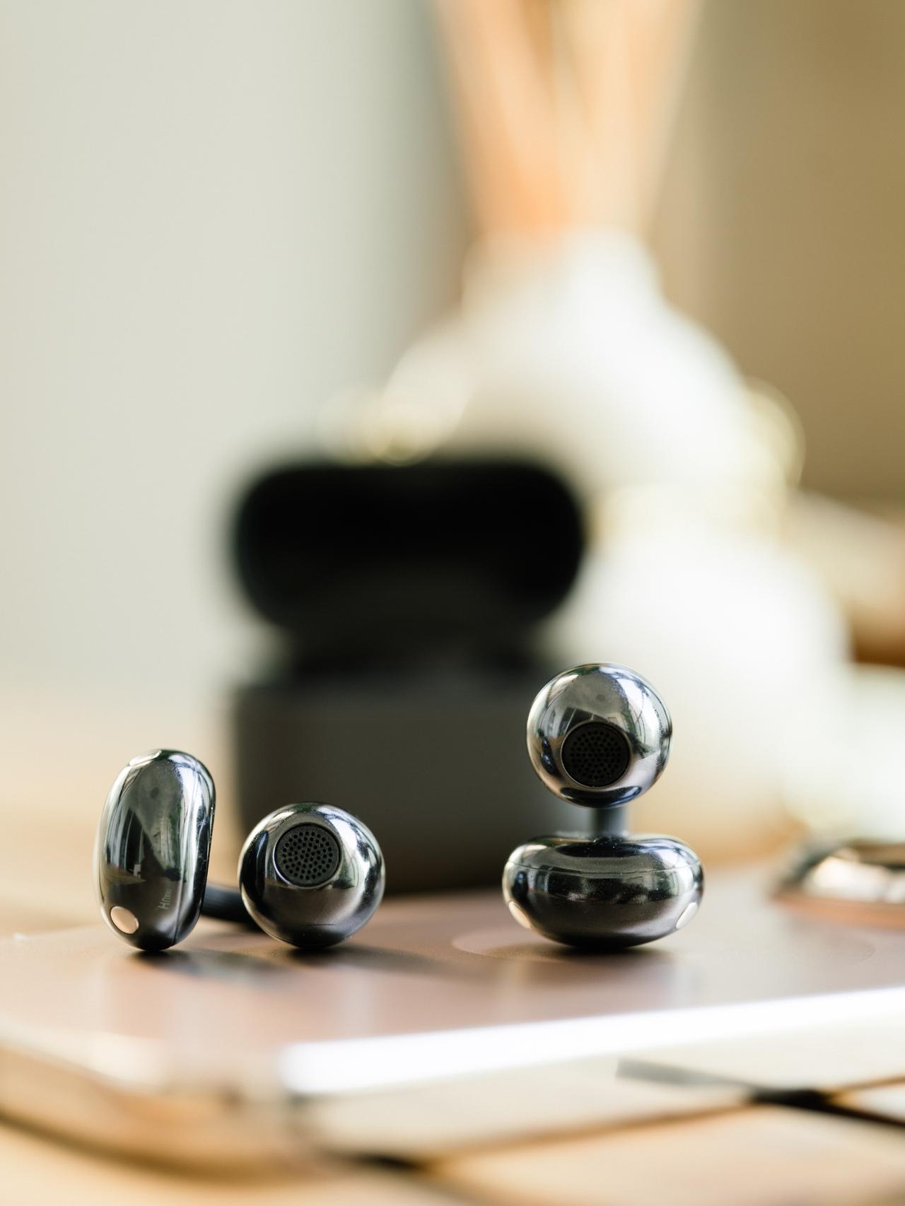 华为这个耳夹耳机二代，用了好多天，得出结论：按头安利！强烈推荐！都给我冲！真的太