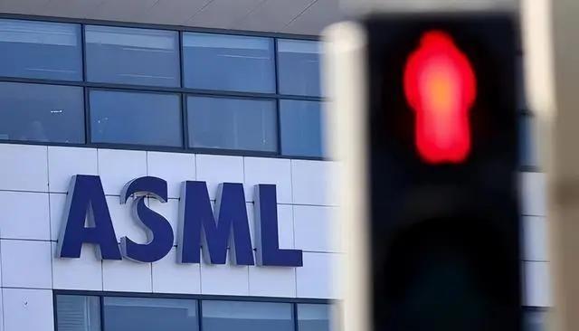 硬刚到底！北京面对荷兰ASML供应链卡脖，直接三句话：不接受豁免，不开启谈判，直