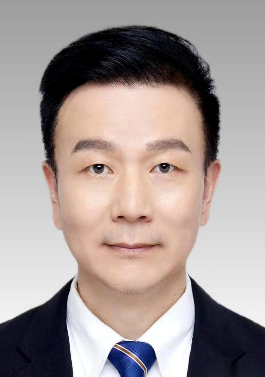 真得@一下对岸的于北辰将军了。美军尼米兹号,半小时,两架飞机直接掉海里了。