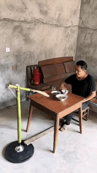 男人大多不自律。我单位一即将退休老职工，只要他老伴出去旅游或帮孩子带娃，他就彻底