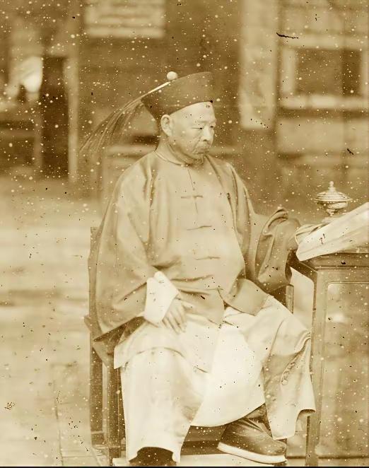 1832年，湖南湘潭，桂树飘香，时年20岁的清末第一赘婿左宗棠，结婚多年，一直无