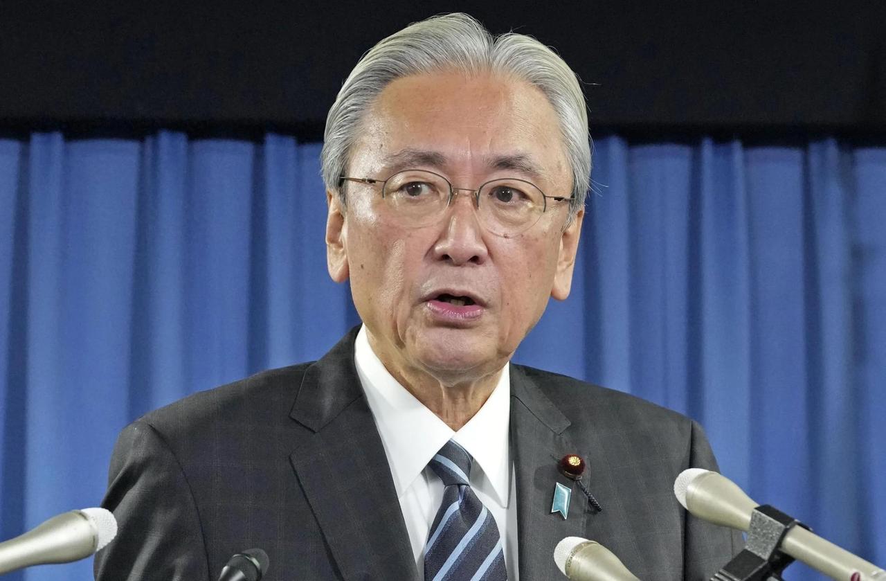 古屋圭司被中方列入制裁名单后，一天之内连甩三句话，口气硬得不行。中方3月30日