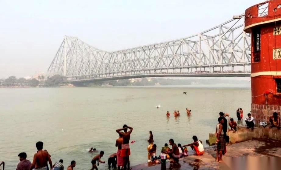 我跟你说个特拧巴的事儿。印度吭哧吭哧花大钱，想把他们的母亲河——恒河，给弄成一