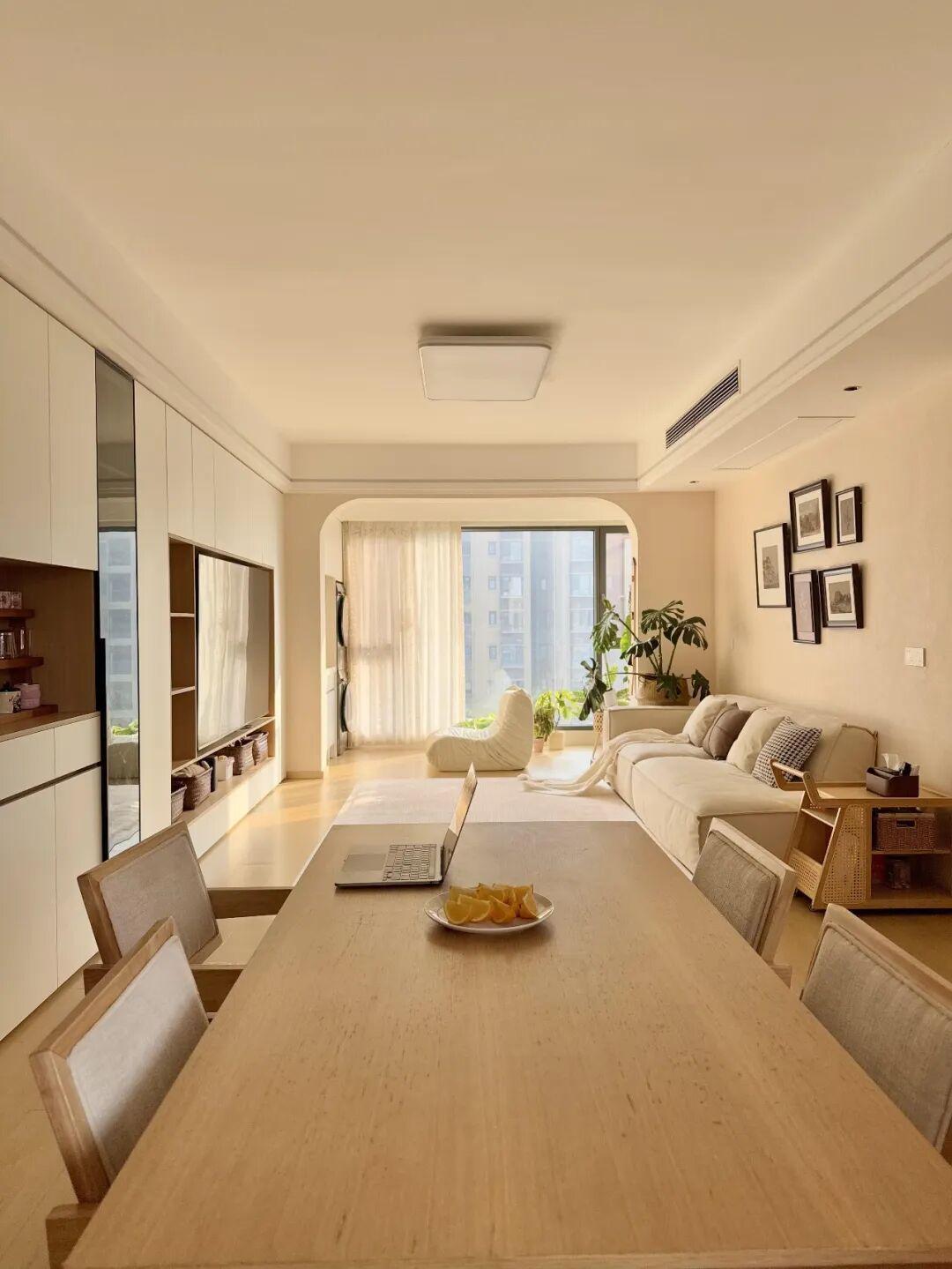 邻居今年55岁了，她儿媳生了孩子后，她主动提出要伺候儿媳坐月子。她每天早上6：