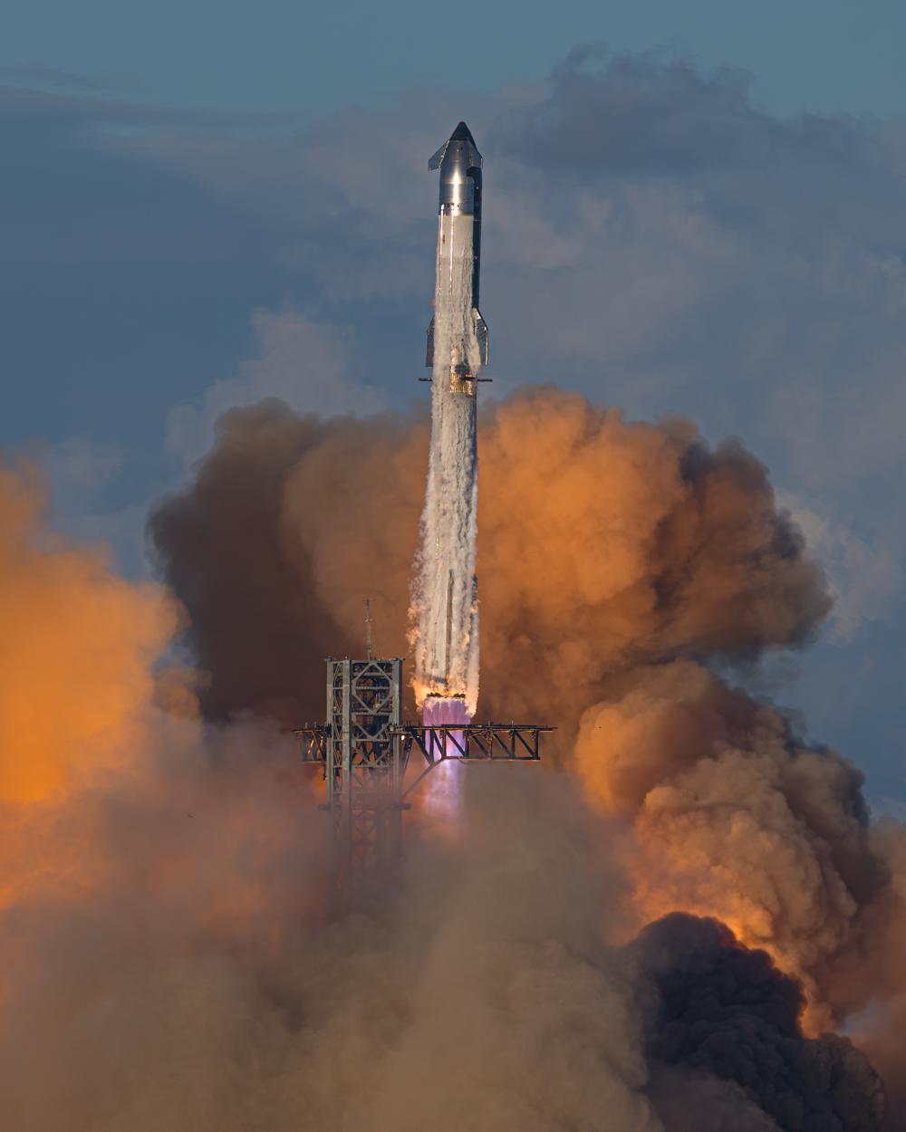 星舰第十一飞完美谢幕，所有预定目标均已完成。2025年10月14日，北京时间0