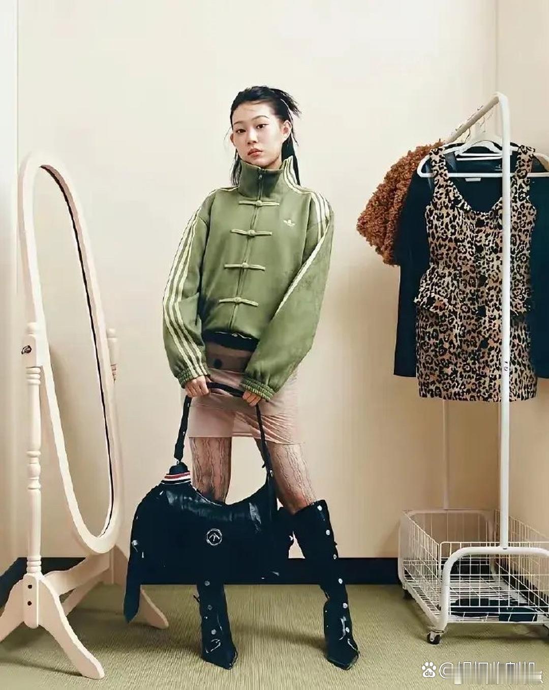 小沈阳用心力捧女儿沈佳润，这已是她第三次登上杂志封面，颜值气质相比从前提升不少。