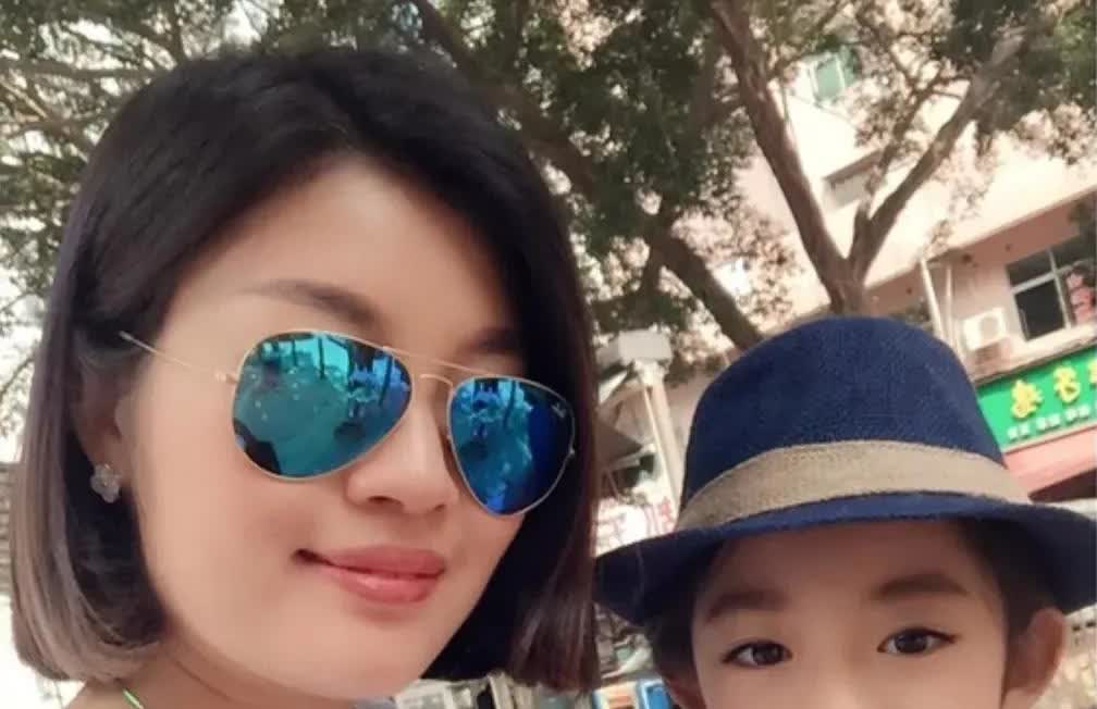 230万的祖母绿耳环来源，三方各抒己见，疑点重重，真相就是网友所想的那样。