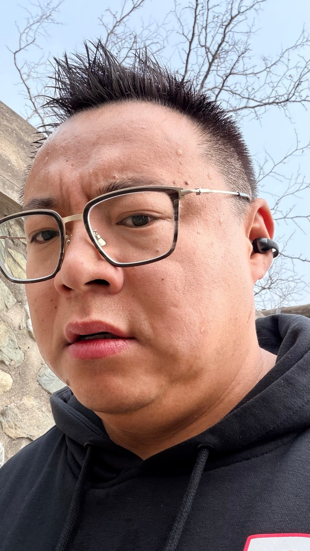 每次买个华为耳夹耳机就被家人抢走了每次我带这个韶音的都没人抢。。。我问家人为啥不