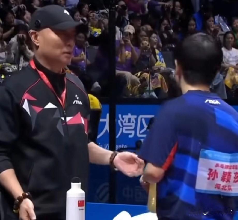 笑死我了，杨广第来给孙颖莎做现场指导，一句话都没插上，只是不断说，对对对，哈哈哈