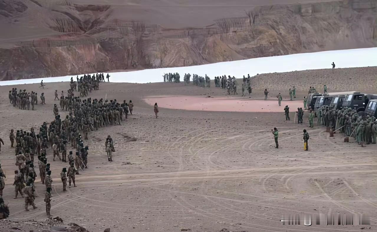 2020年边境对峙的新照片出来了！[赞][赞][赞]画面里左边是我们的人，而右边