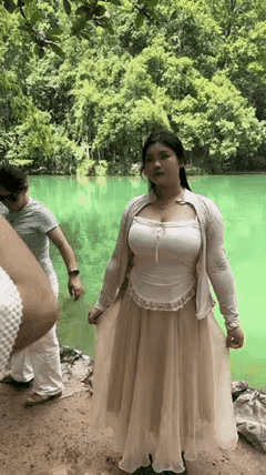 美女身材真好，是男人喜欢的类型。