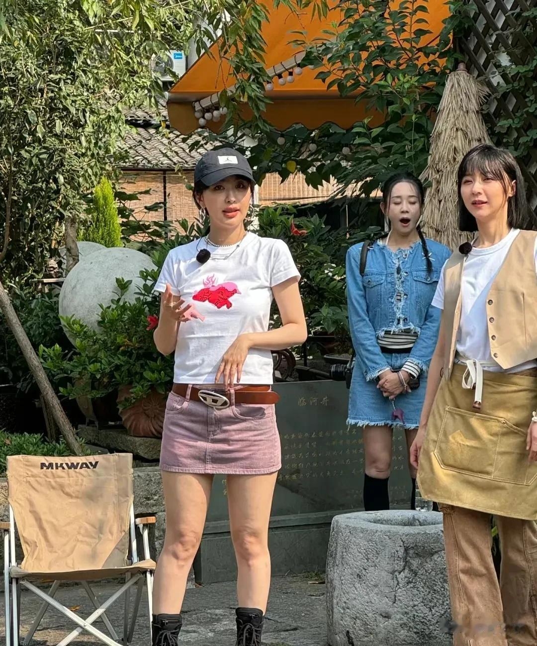 李菲儿的身材不是一直吹得很惊艳嘛，怎么这腿是咋了？