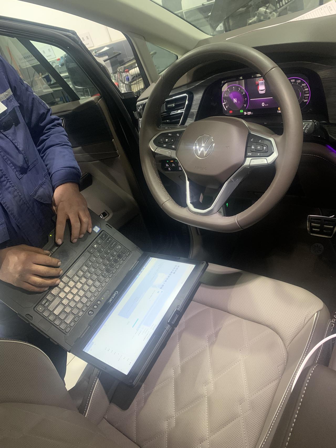 新车1500公里发动机怠速抖动明显声音大