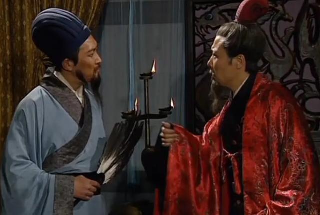 黄忠封侯关羽羞恼，诸葛亮感同身受：这是刘备集团盛衰的转折点219年，刘备在汉