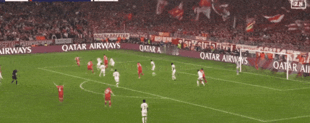 拜仁4比3皇马拜仁淘汰皇马这一战，荒诞错误造就的混乱传奇。本来拜仁手握2比1的