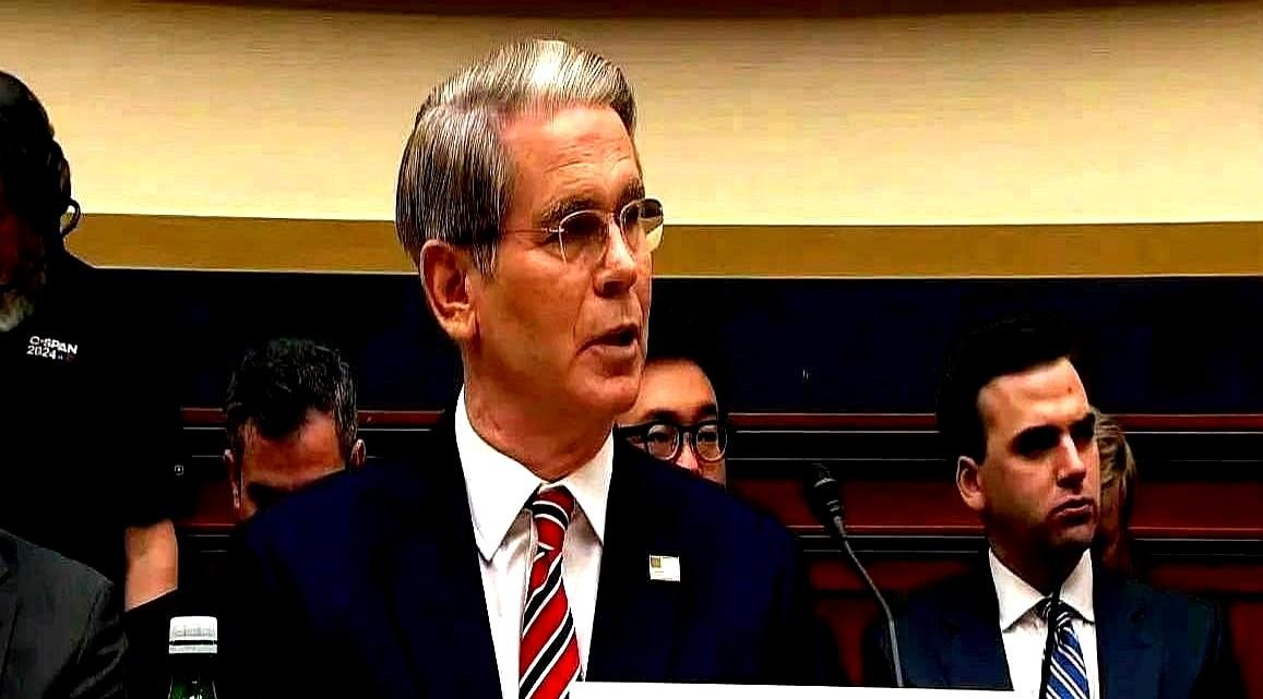 太离谱了！美国财政部长贝森特表示，美国和中方都不希望全面脱钩！不过最近刷