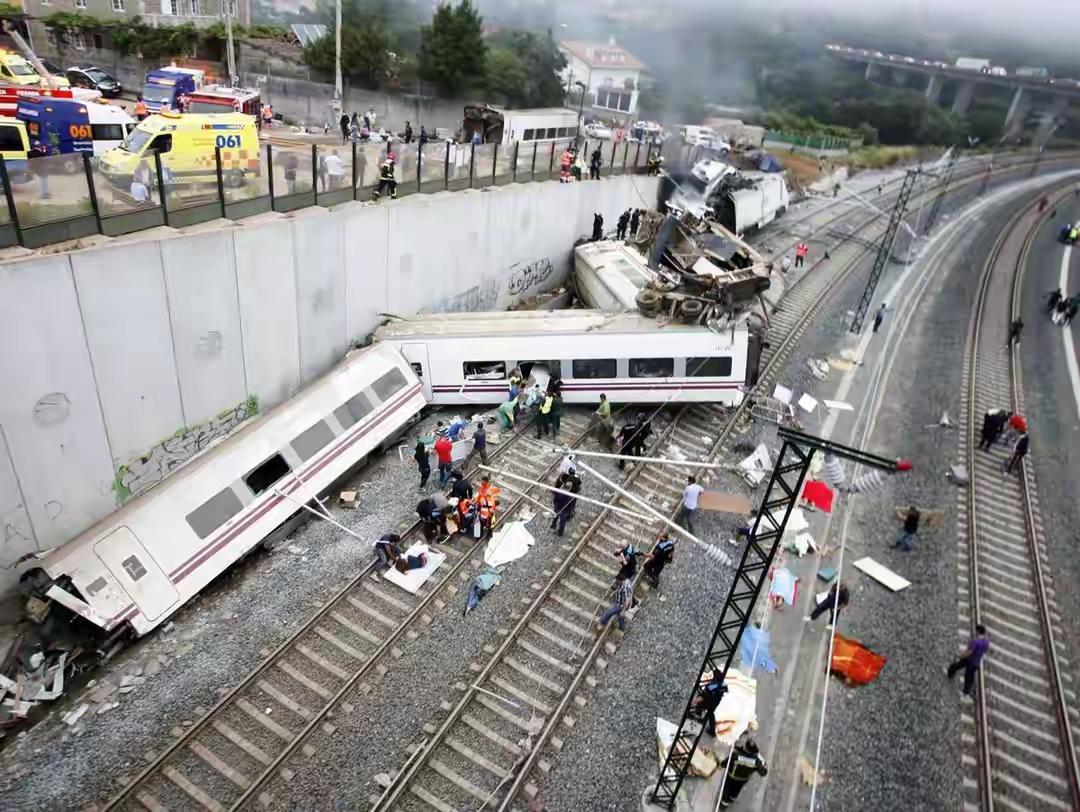 西班牙一列高铁在1月18号发生脱轨事件，截止到19号己经有39人死亡，中国留学生