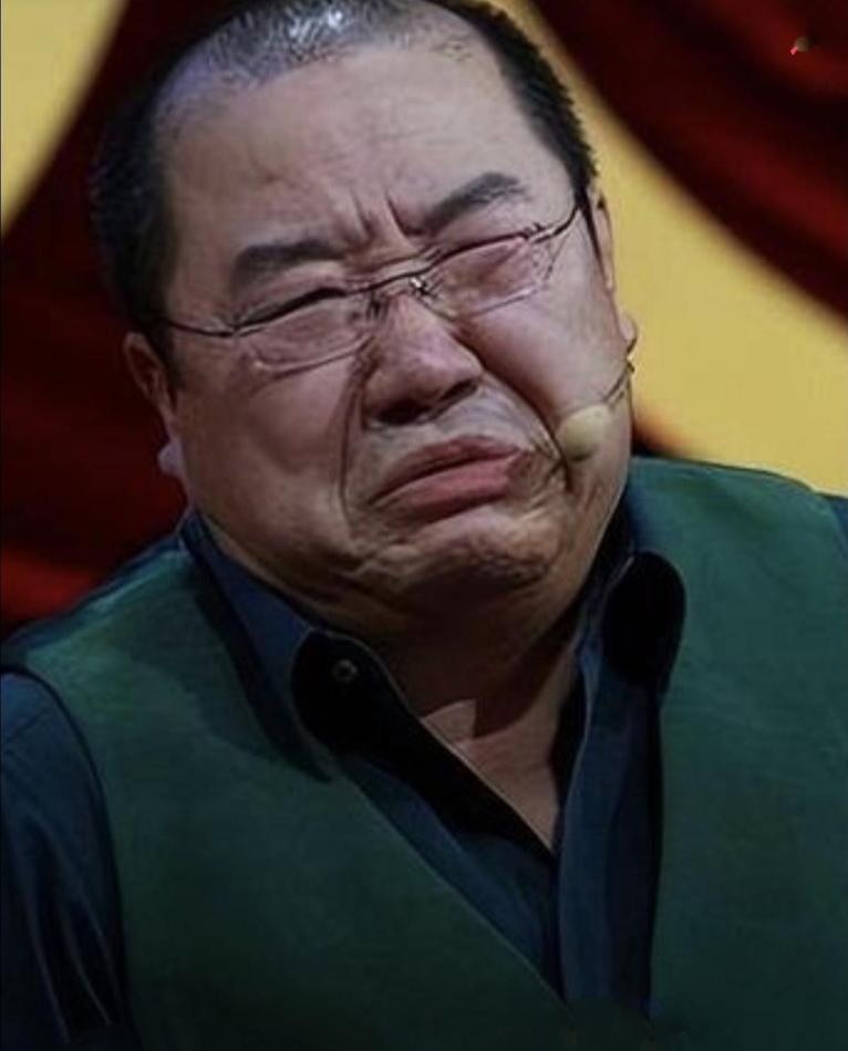 你发现没？有件事让我心里揪了一下——一枚等了25年的金锁，终于从英达那儿送到巴图