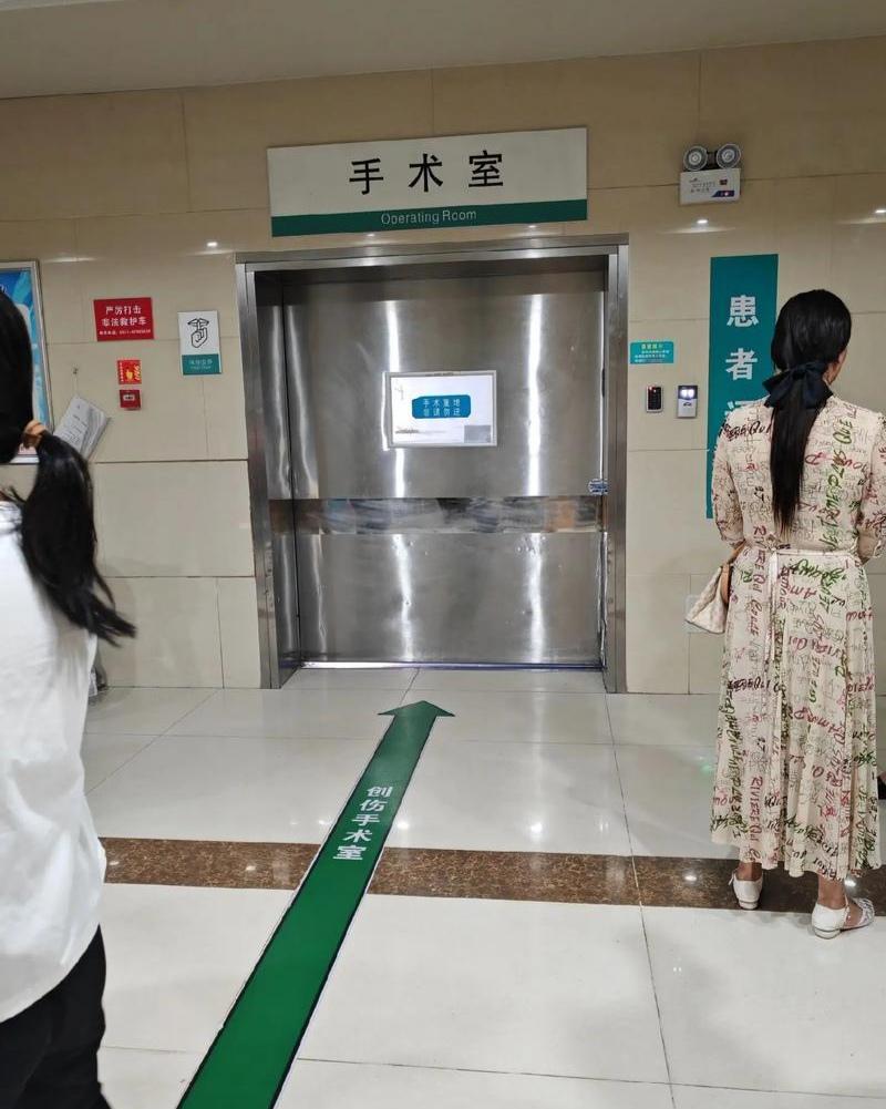 我老婆是护士，她告诉了我一个秘密，她说医院的手术室，不要觉得医生护士聊这聊那，不