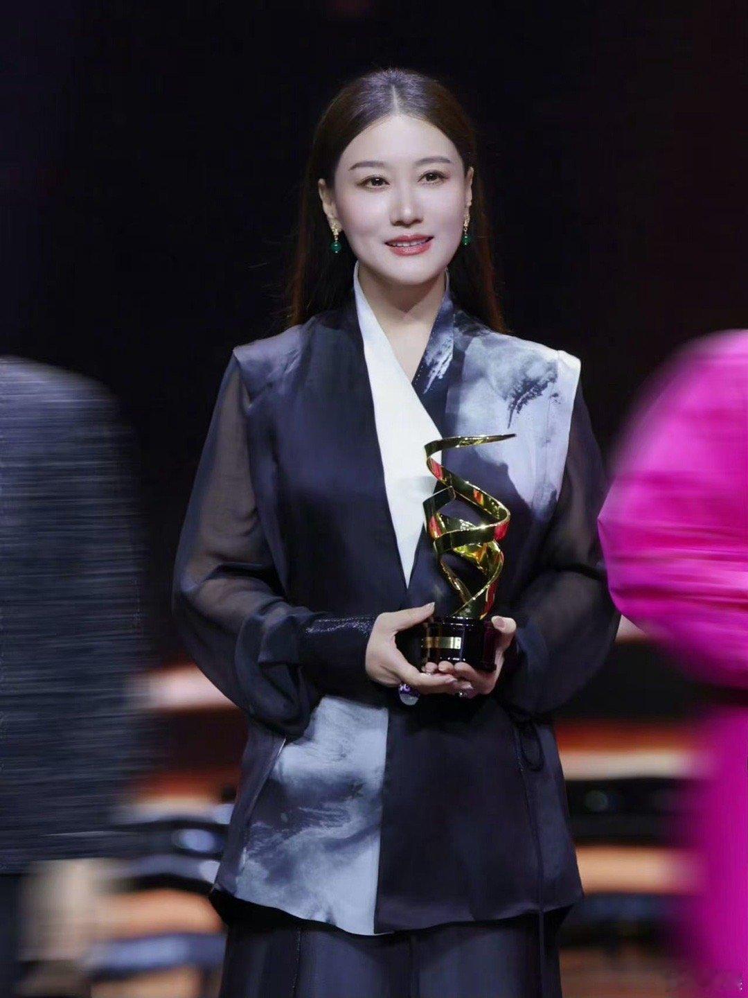 还记得《九儿》层层递进的震撼吗？还记得蒙面舞台的惊艳揭面吗？谭晶带着《音乐缘计划