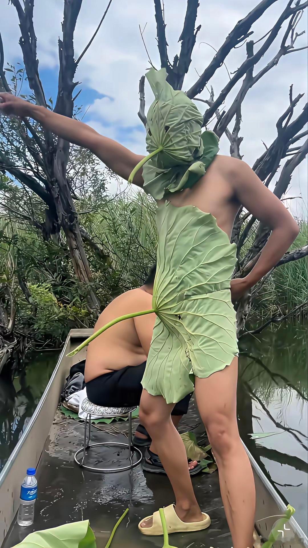 兄弟，你穿的有点儿骚啊