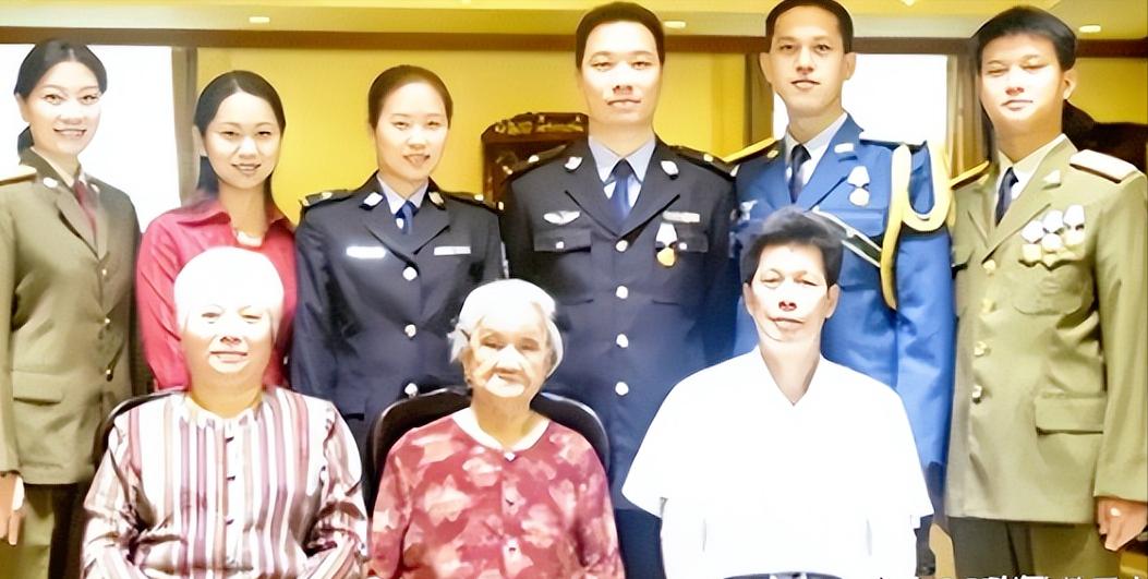 16岁流浪女孩做保姆，深得雇主一家喜爱，两年后，雇主对她说：“从明天开始你不用照