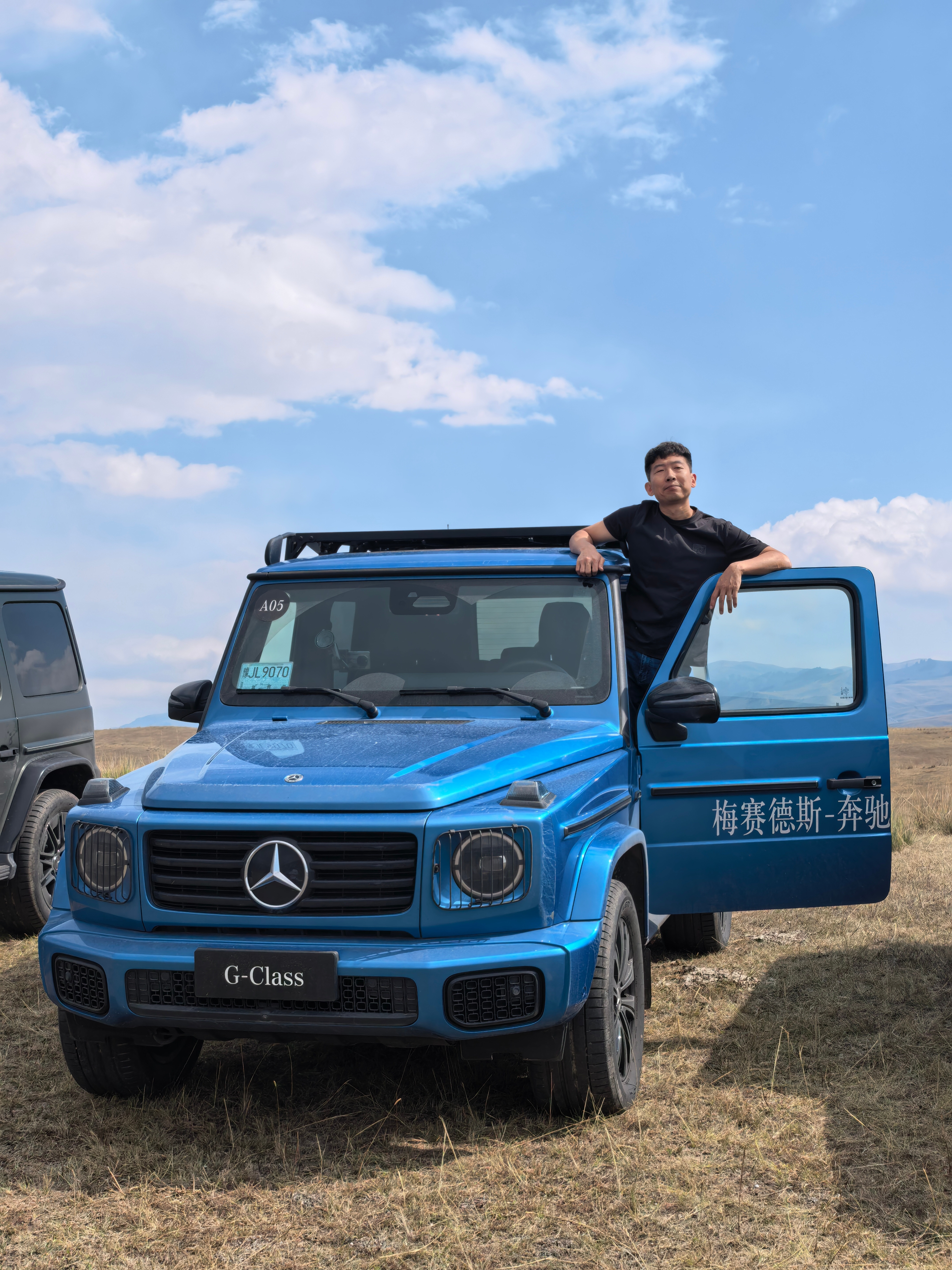 这大叔为什么这么爱拍照啊​​​