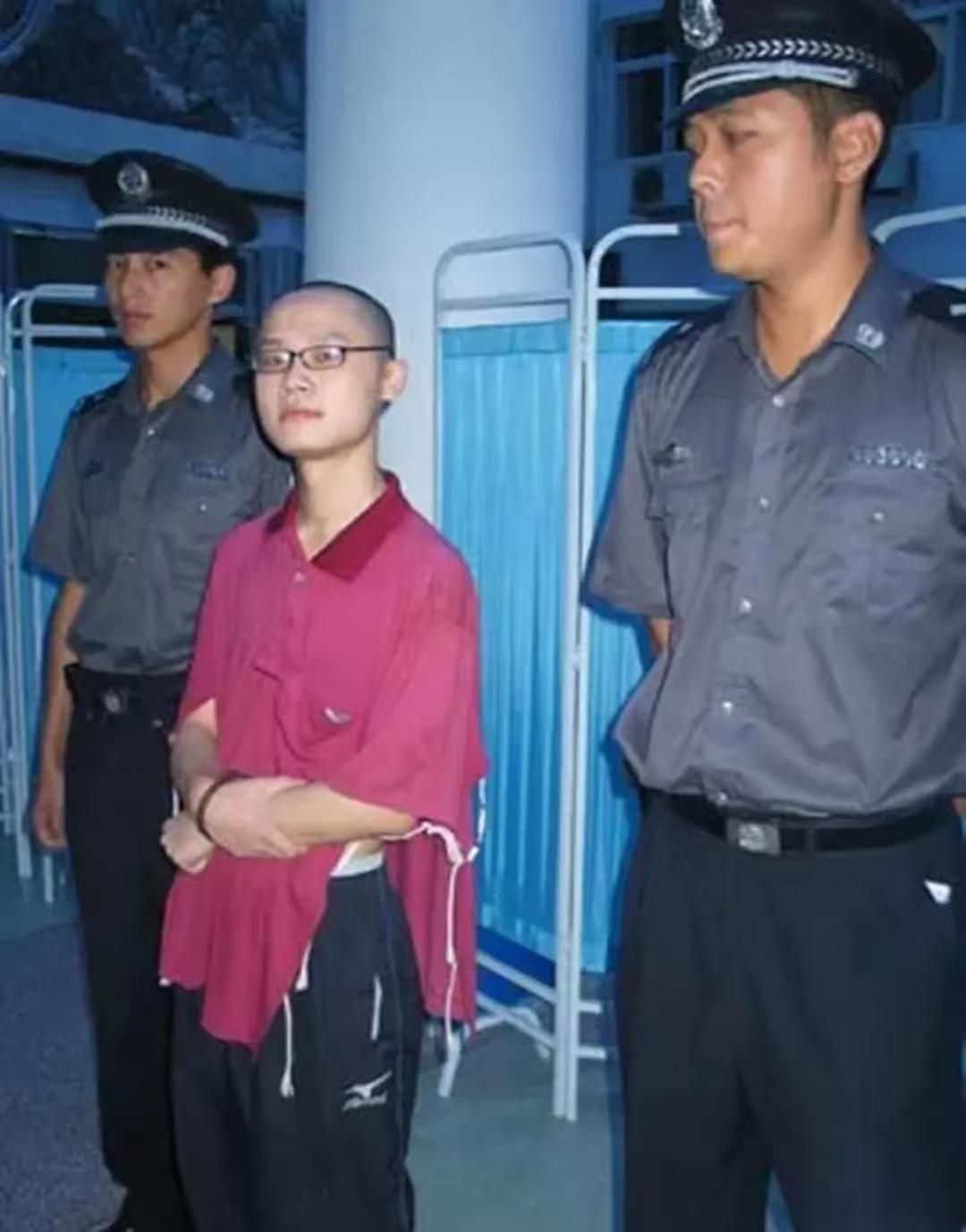 好心帮扶学生反遇害，这件事警醒所有人2004年11月2日，湖南涉外经济学院