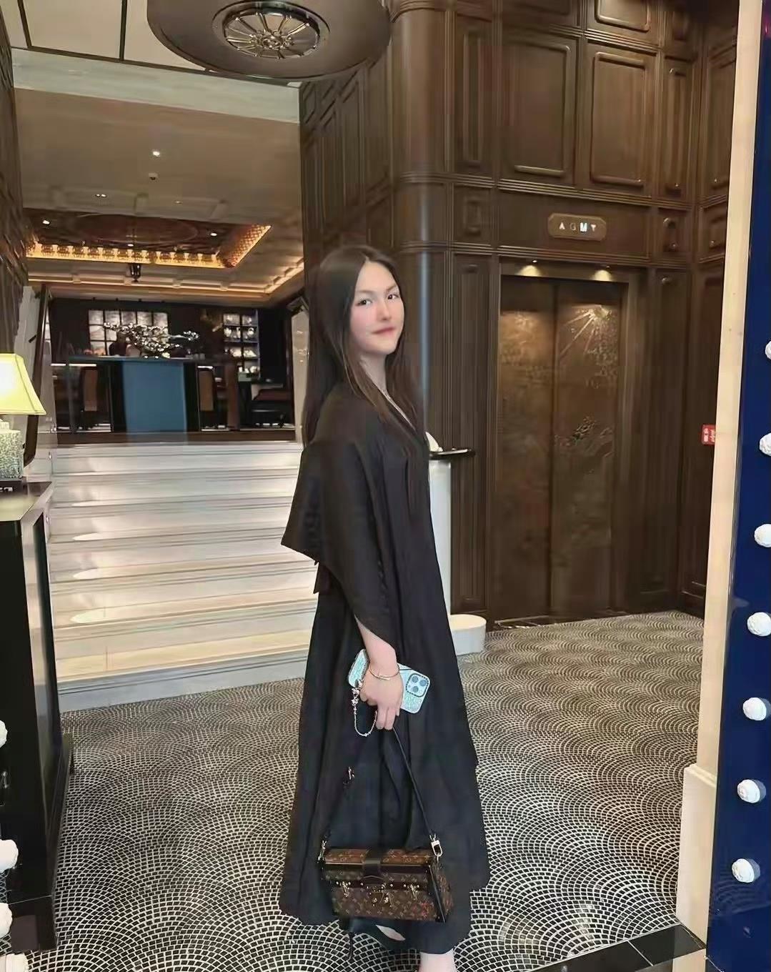 王诗龄吃个粽子，都好贵气，不愧是李湘培养的。​​​