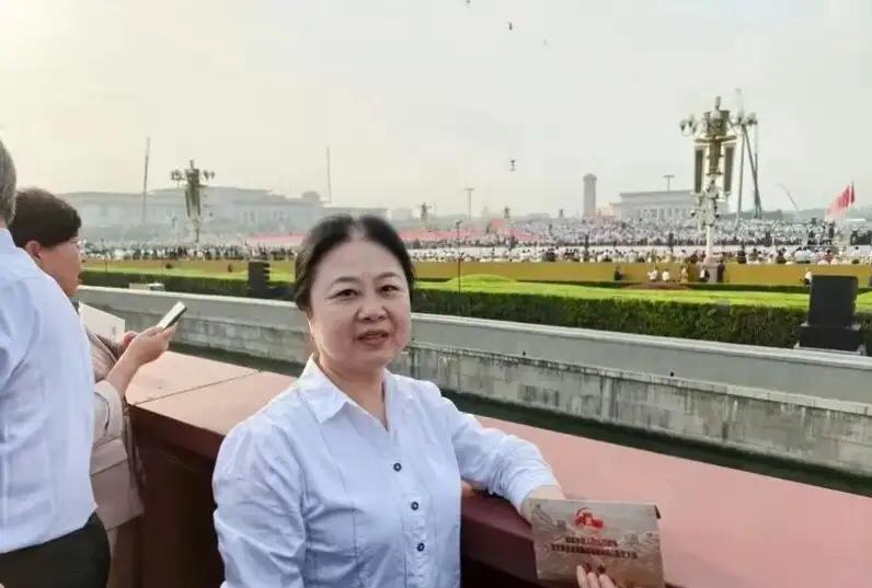 9月3日，纪念中国人民抗日战争80周年，九三大阅兵仪式现场，革命烈士赵一曼的孙女